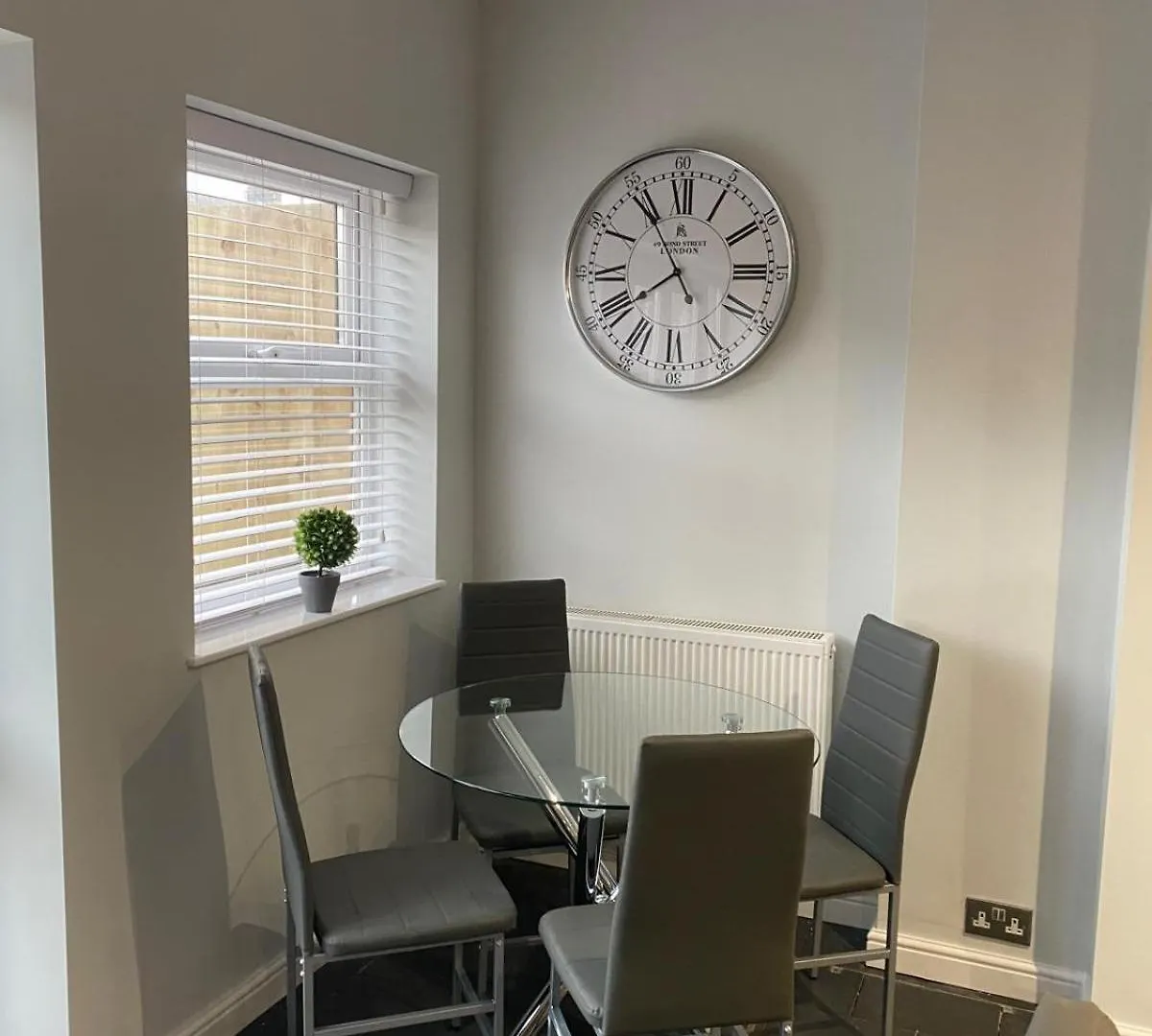 3 Bedroom House In Cardiff Semesterbostad